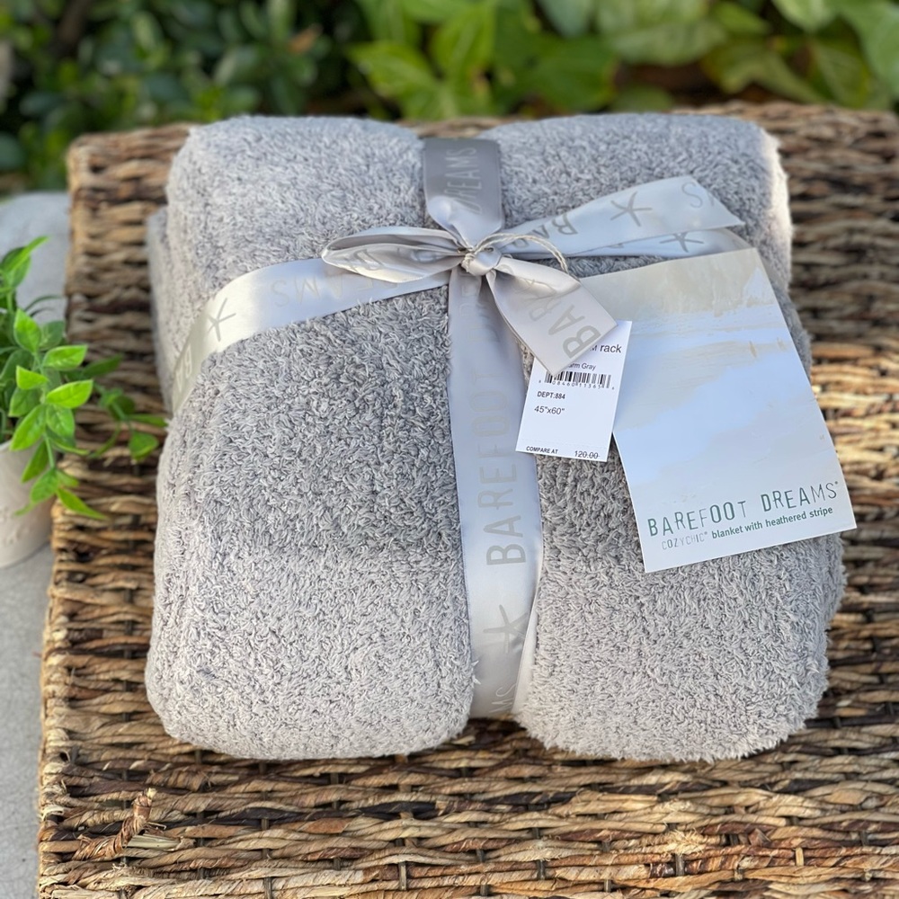 BAREFOOT DREAMS Cozychic blanket Linen/ Warm grey Brand new in packaging